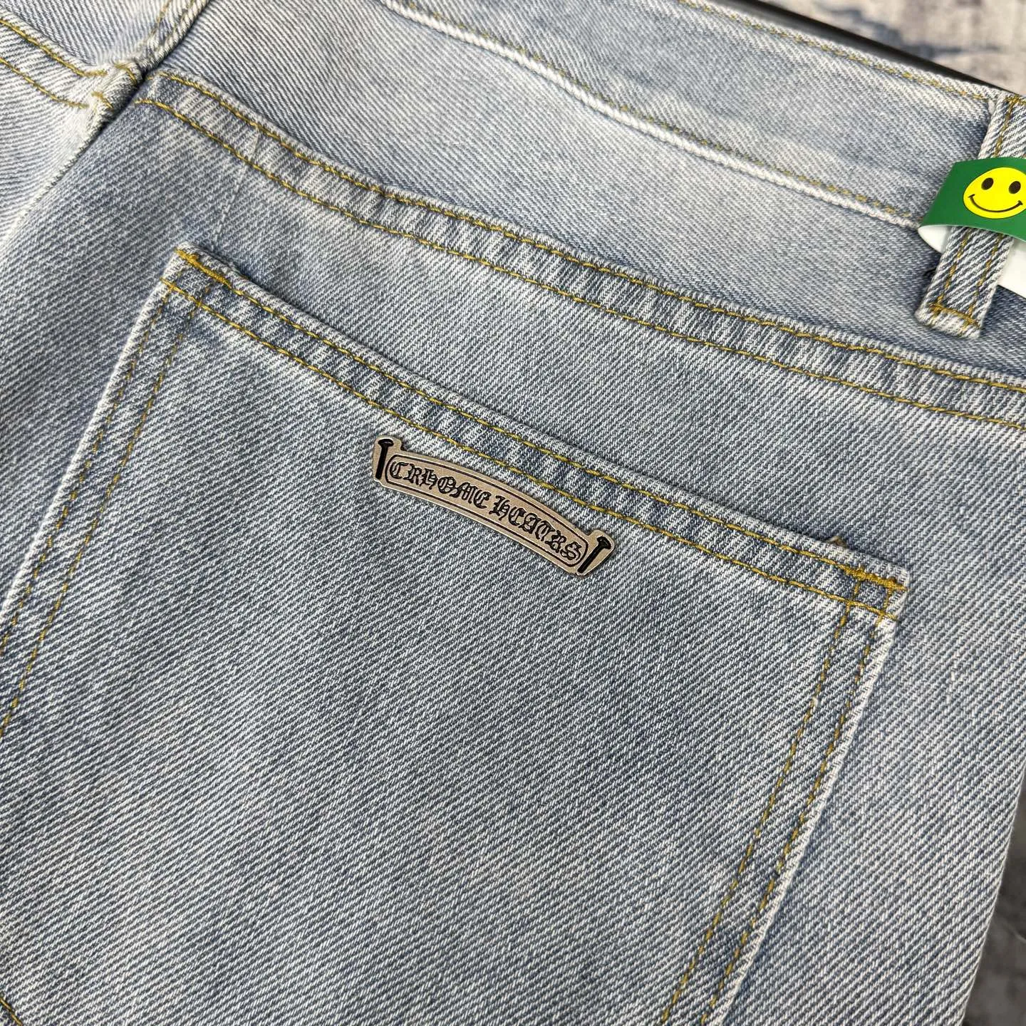 P250 Chrome Hearts | 25TX CH Chrome Hearts joint clown limited edition graffiti crocodile leather jeans. Very rare on the market. The 17 crosses on the entire pair of pants are made of three different materials (crocodile skin, lambskin, horse hair). The materials are all real materials. They are not comparable to ordinary styles. A great item to buy 🔥 Color: light blue Size: 28/30/32/34/36 Waist: 72/77/82/87/92 Sitting: 99/104/109/114/119 Pants length: 100/102/104/106/108